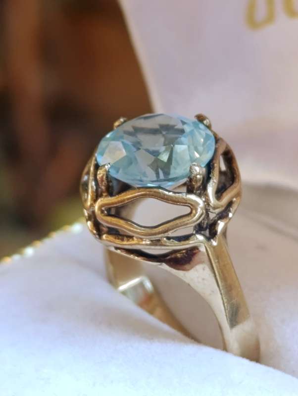9ct Gold Vintage Blue Gemstone Ring