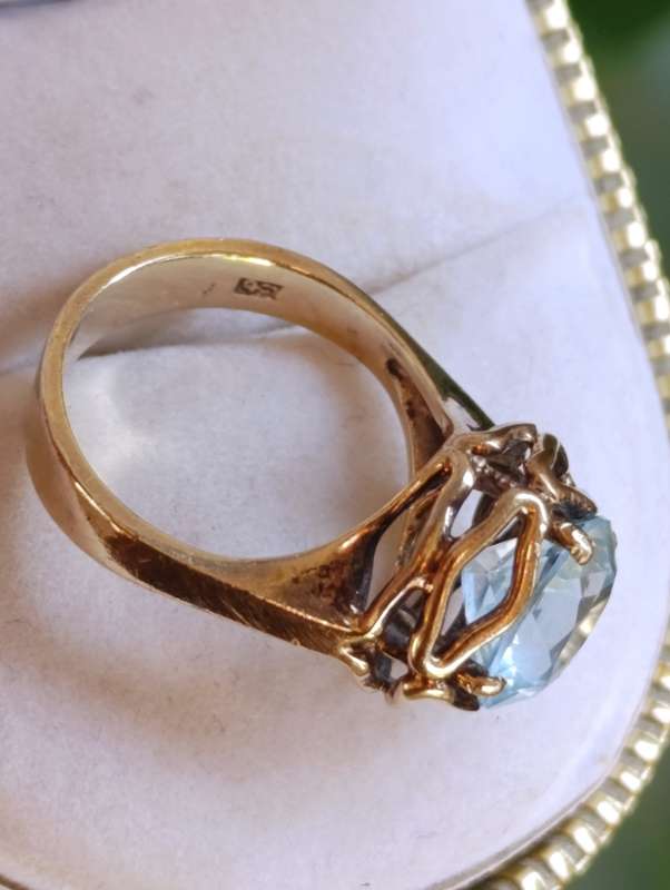 9ct Gold Vintage Blue Gemstone Ring