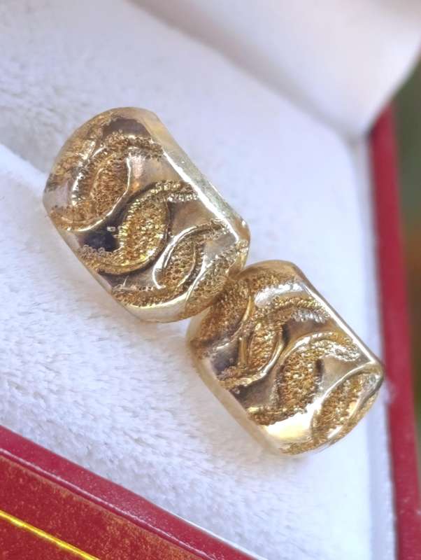 9ct Gold Curved Cutwork Earrings