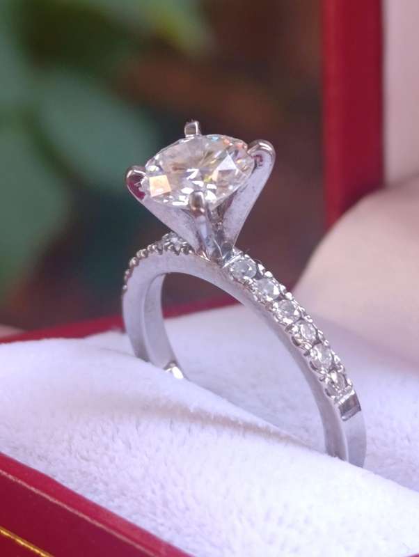 Estate 18ct White Gold 1.5CT Moisonnite Ring