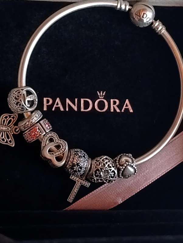 Pandora Original Bracelet With 7 Charms