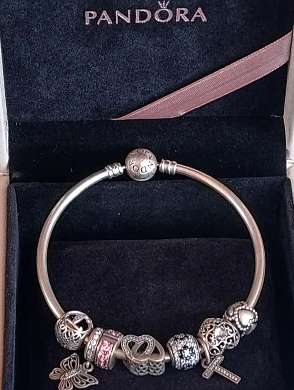 Pandora Original Bracelet With 7 Charms