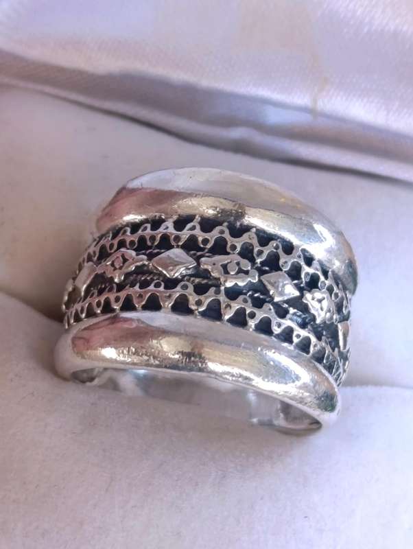 Wide Vintage Geometric Design Ring