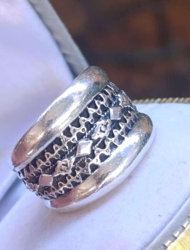Wide Vintage Geometric Design Ring