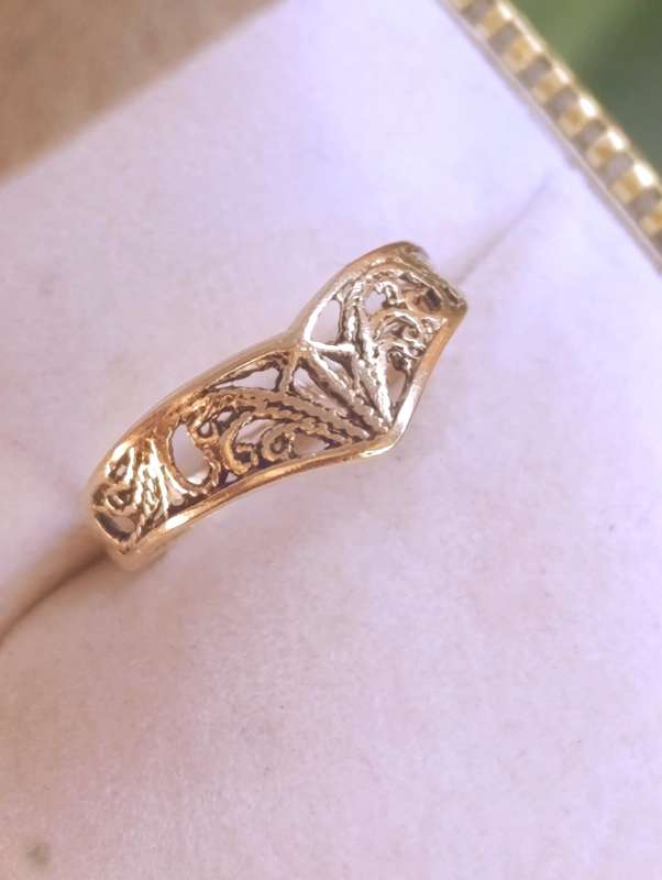 9ct Gold Floral Wishbone Ring