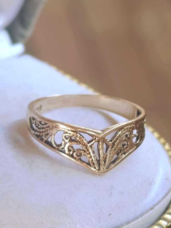 9ct Gold Floral Wishbone Ring
