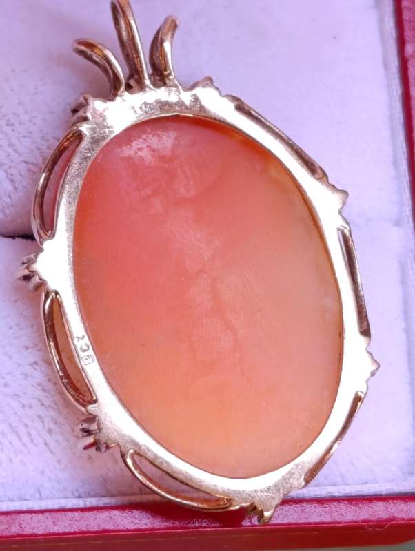 9ct Gold Vintage Studded Cameo Pendant