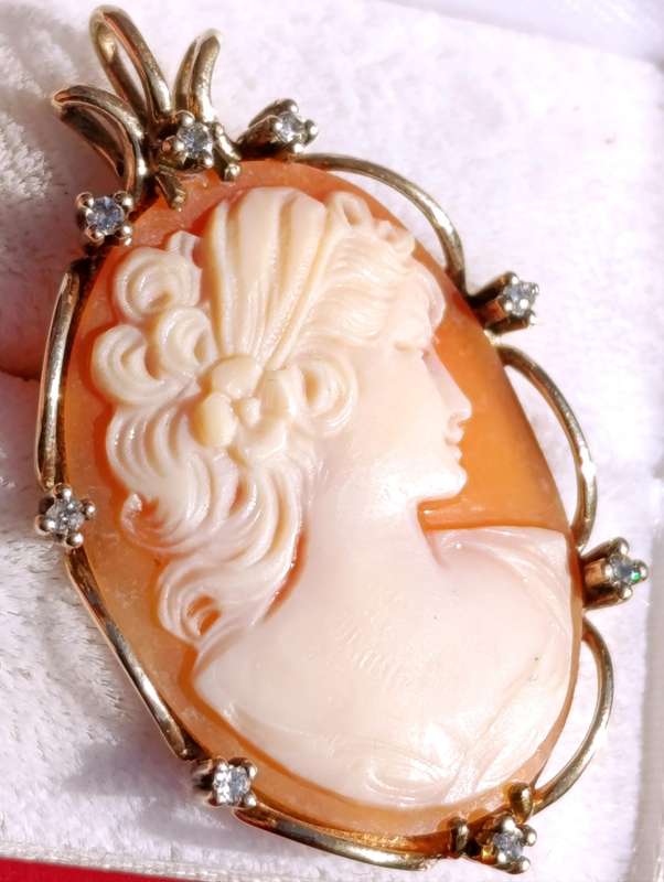 9ct Gold Vintage Studded Cameo Pendant