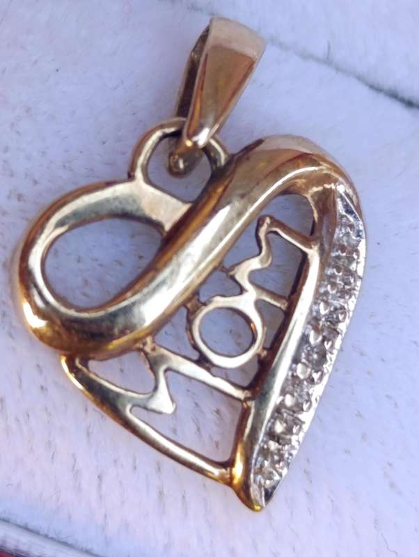 9ct Gold Diamond MoM Pendant