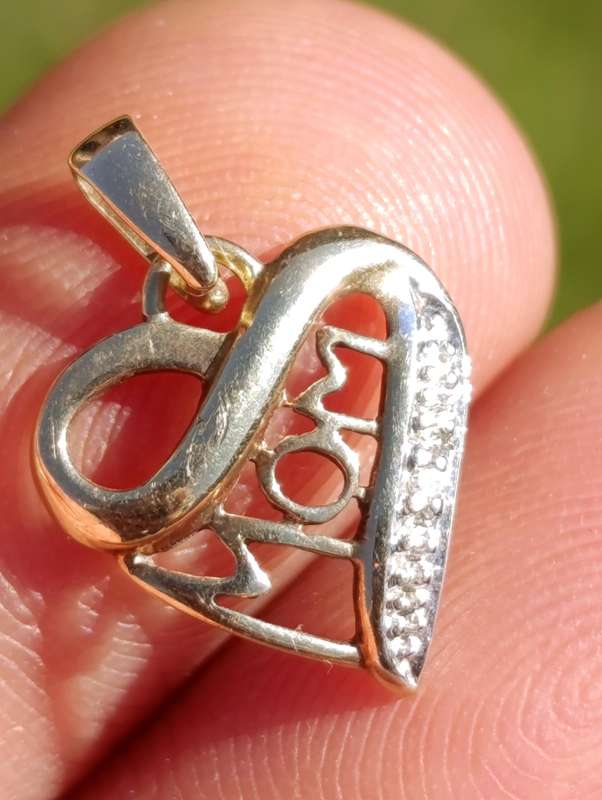 9ct Gold Diamond MoM Pendant
