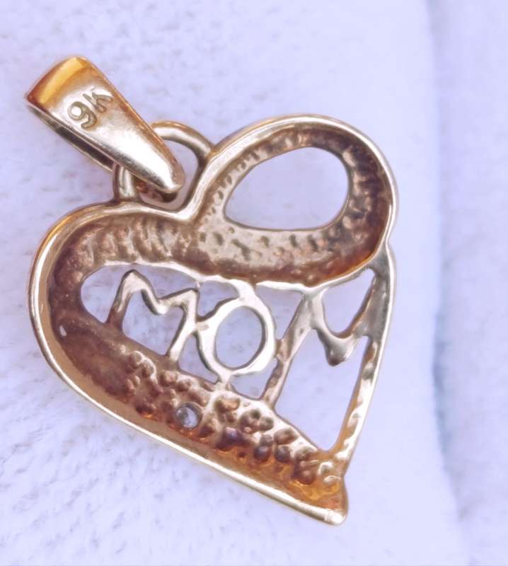 9ct Gold Diamond MoM Pendant