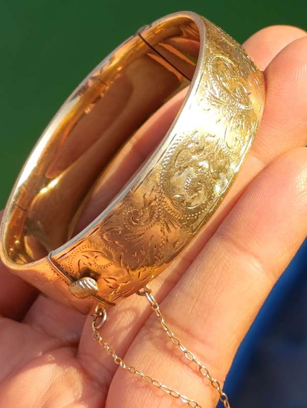 9ct Metal Core Floral Cutwork Bangle