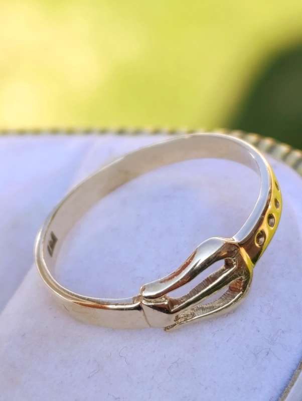 9ct Gold Vintage Buckle Ring