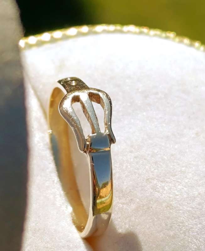 9ct Gold Vintage Buckle Ring