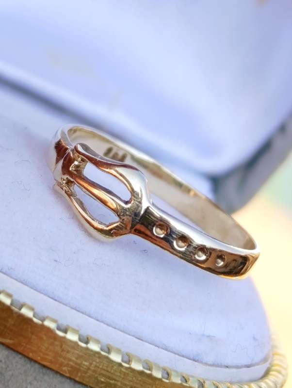 9ct Gold Vintage Buckle Ring