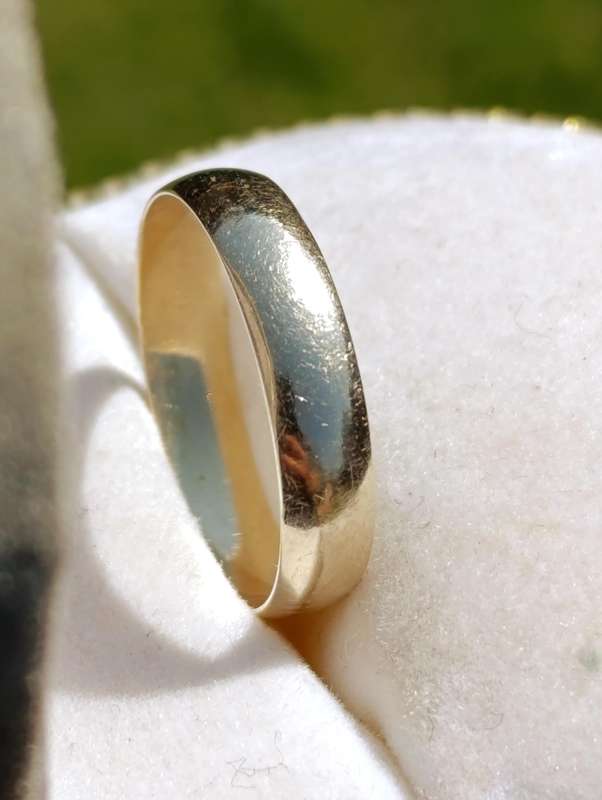 9ct Gold 4MM Plain Band