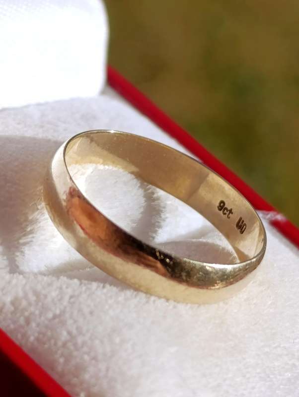 9ct Gold 4MM Plain Band