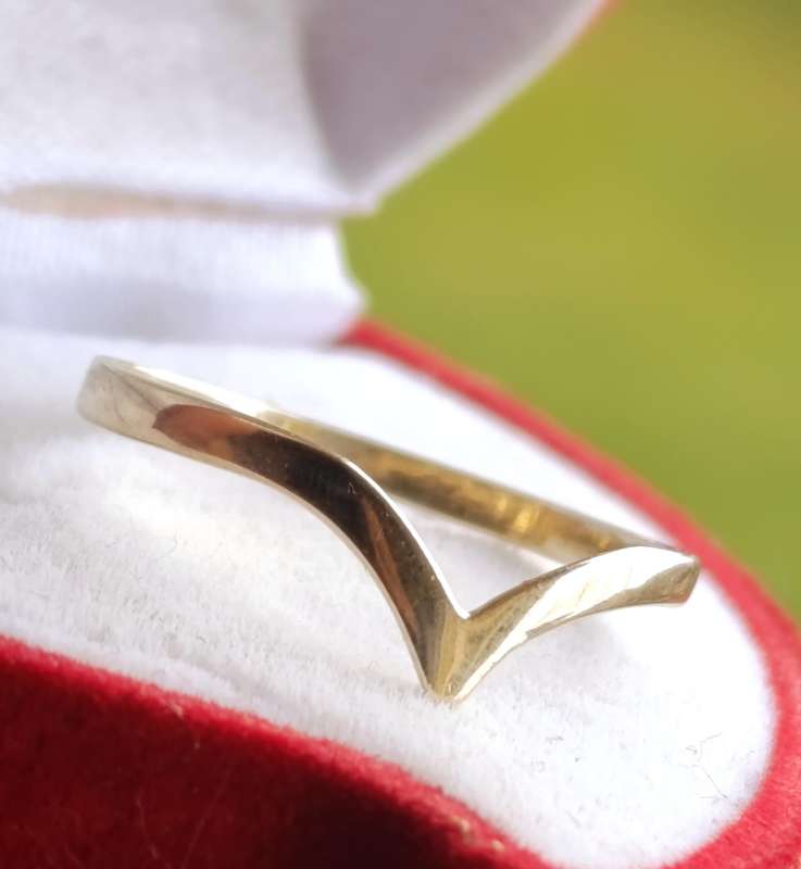 9ct Gold Wishbone Ring