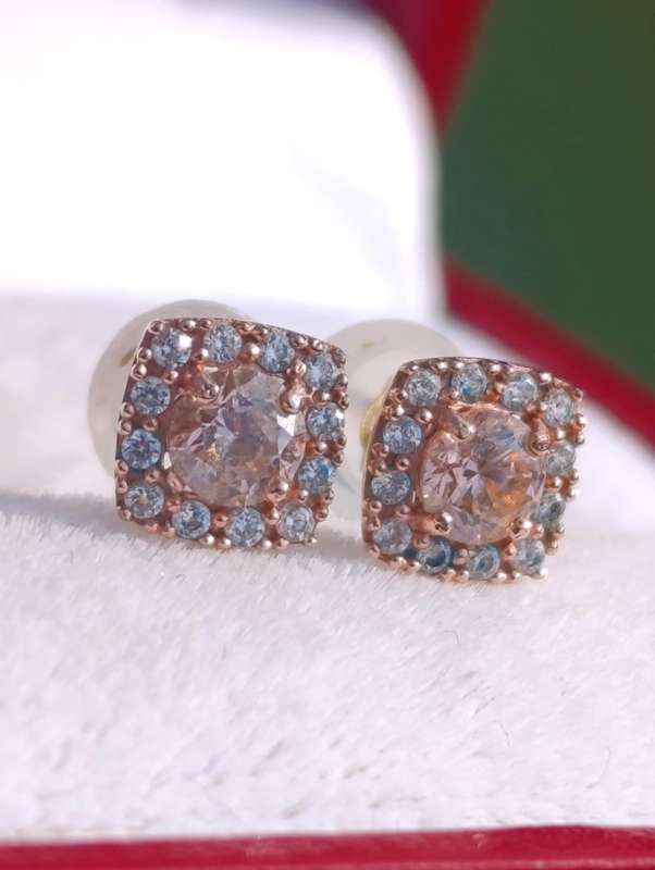 9ct Rosegold Diamond Studded Earrings
