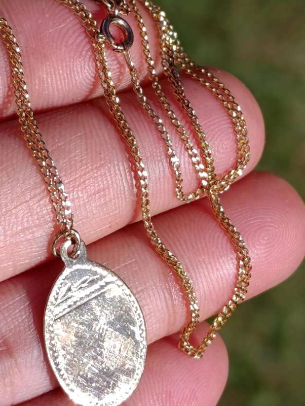 9ct Gold Pendant and Chain Set