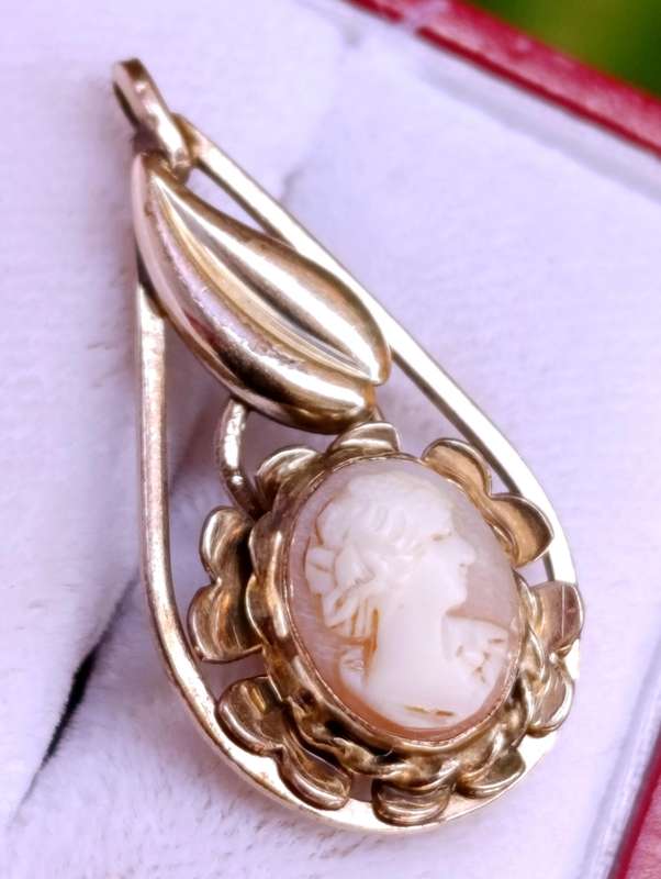 12K Gold Filled Shell Cameo Pendant