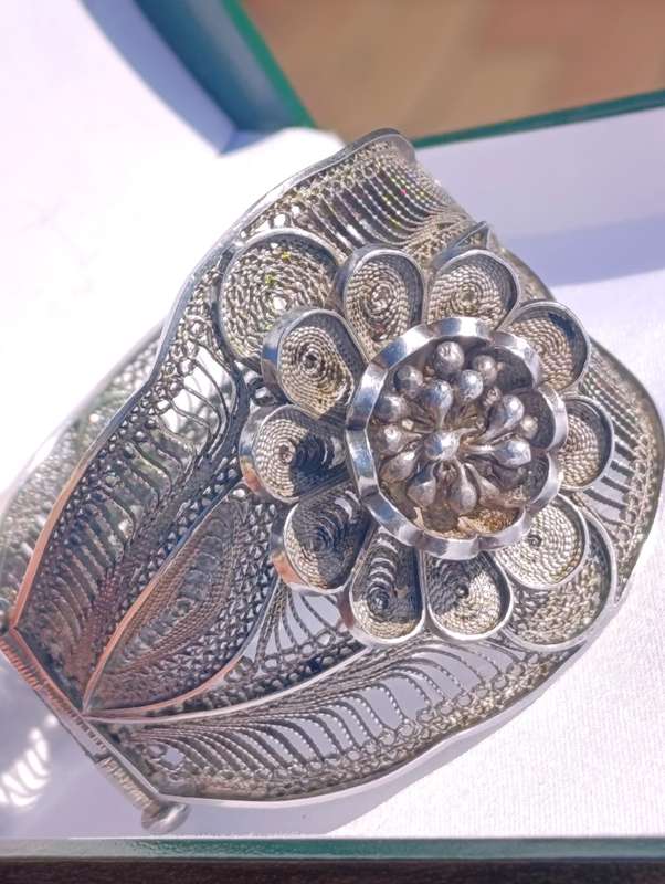 Vintage Sterling Flower Bangle Bracelet