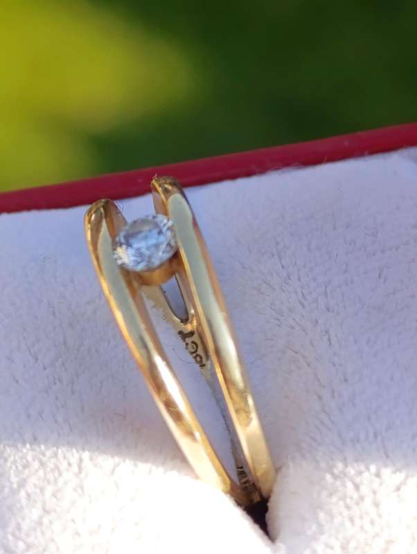 Estate 18ct Tension Set Diamond Ring