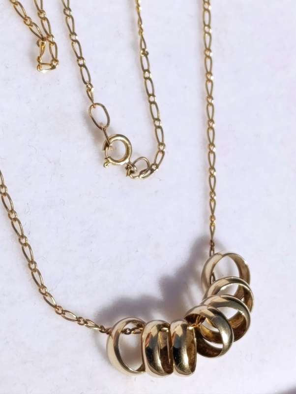 9ct Gold Chain With 7 Good Luck Rings