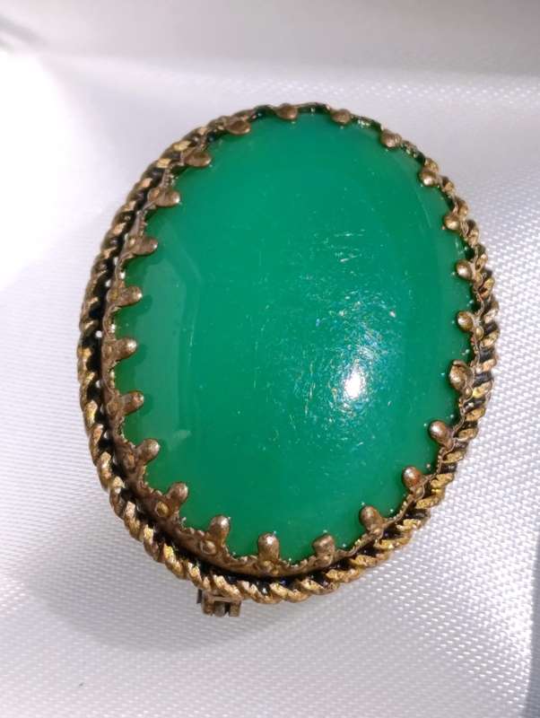 Vintage Art Deco Green Oval Brooch