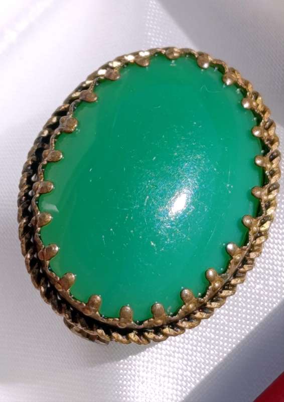 Vintage Art Deco Green Oval Brooch