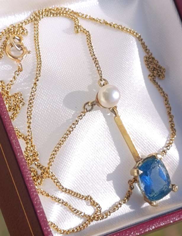 Vintage 9ct Gold Hanging Necklace Set