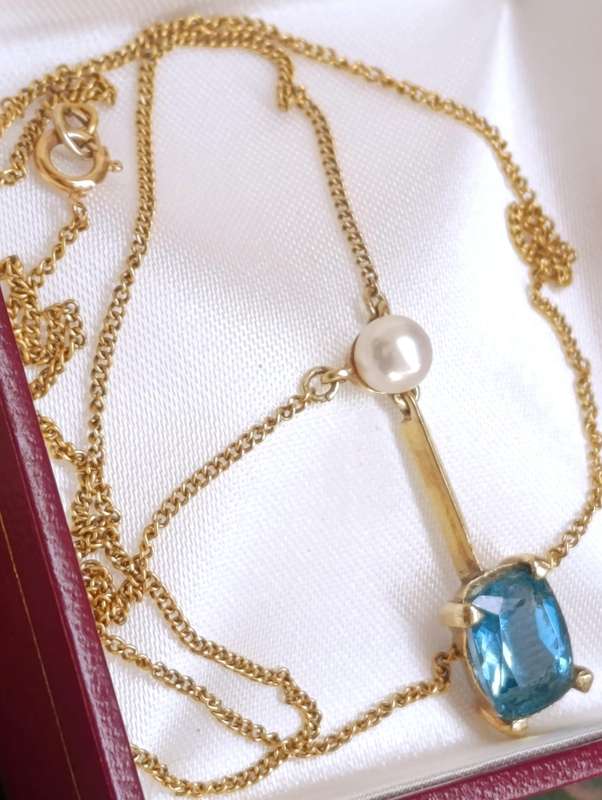 Vintage 9ct Gold Hanging Necklace Set
