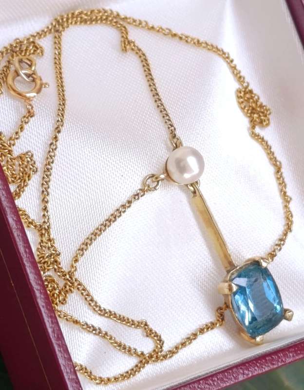 Vintage 9ct Gold Hanging Necklace Set