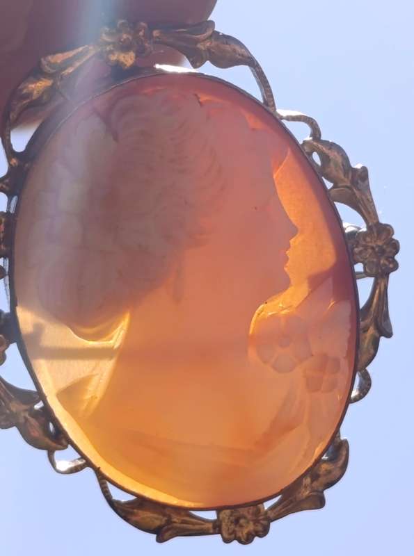 1/20th 12K Golf Filled Cameo Pendant