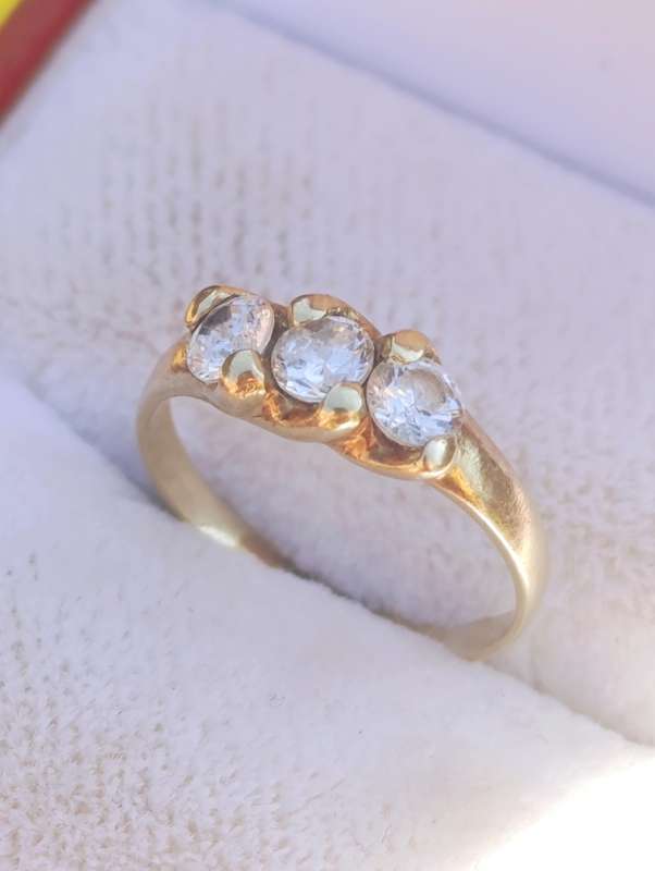 9ct Gold Three Stone Child Ring