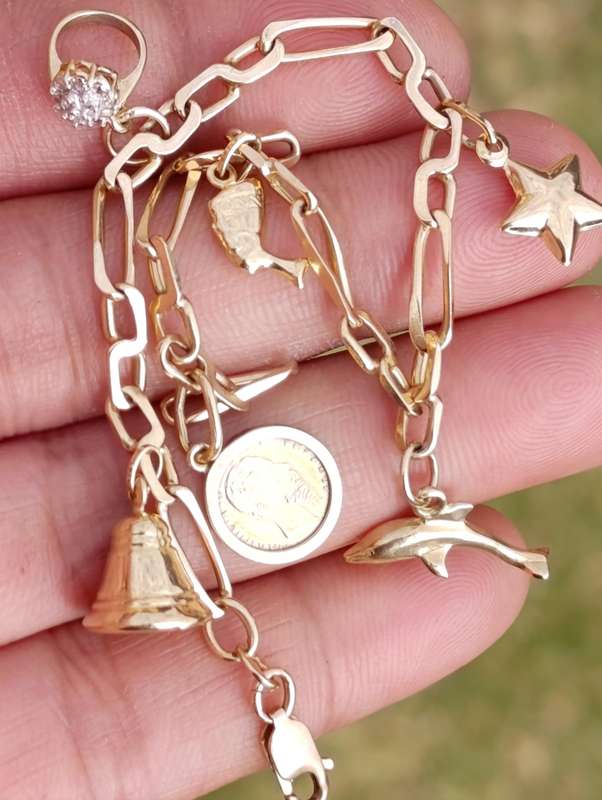 9ct Gold Vintage Charm Bracelet