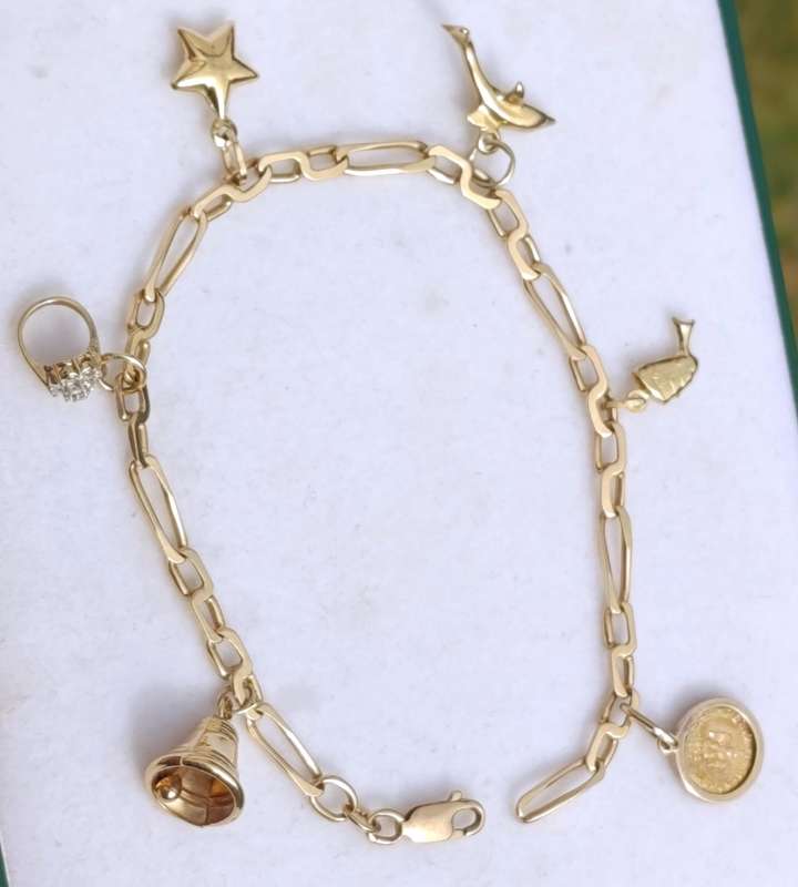 9ct Gold Vintage Charm Bracelet