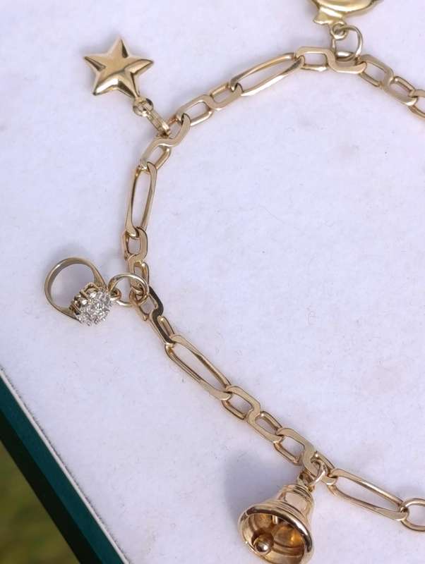 9ct Gold Vintage Charm Bracelet