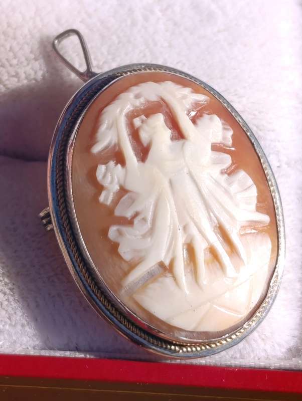 Vintage 800 Silver Three Graces Pendant
