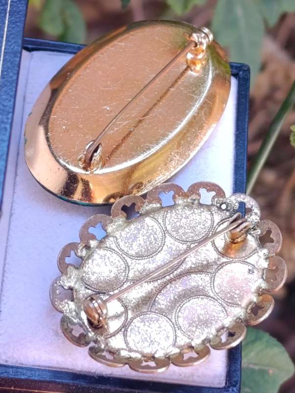 Lot of Two Vintage Brooches