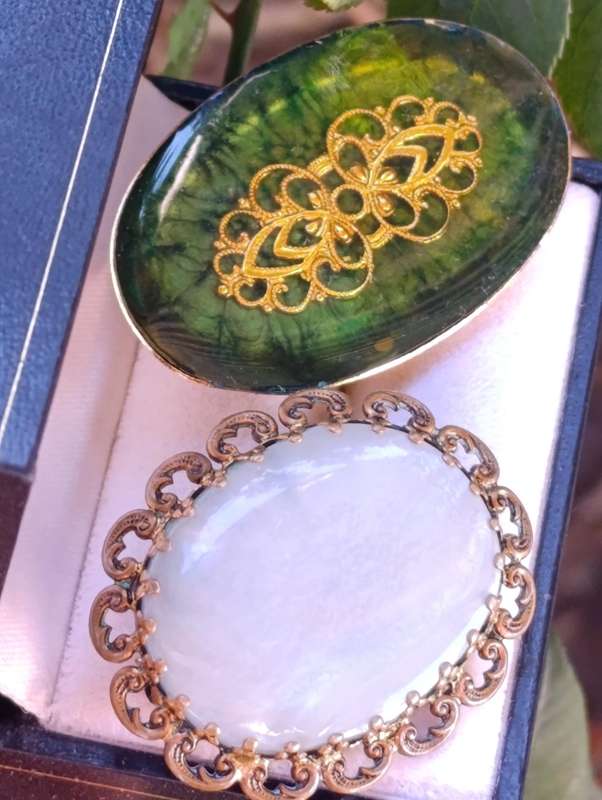 Lot of Two Vintage Brooches