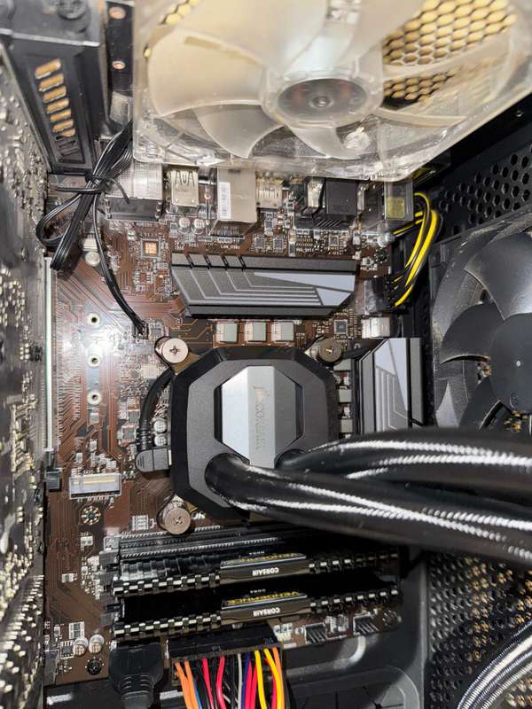 High Performance Gaming PC  | Nvidia GTX 1070Ti | Intel i7-8700 | 12Gb RAM | 500 GB Samsung SSD