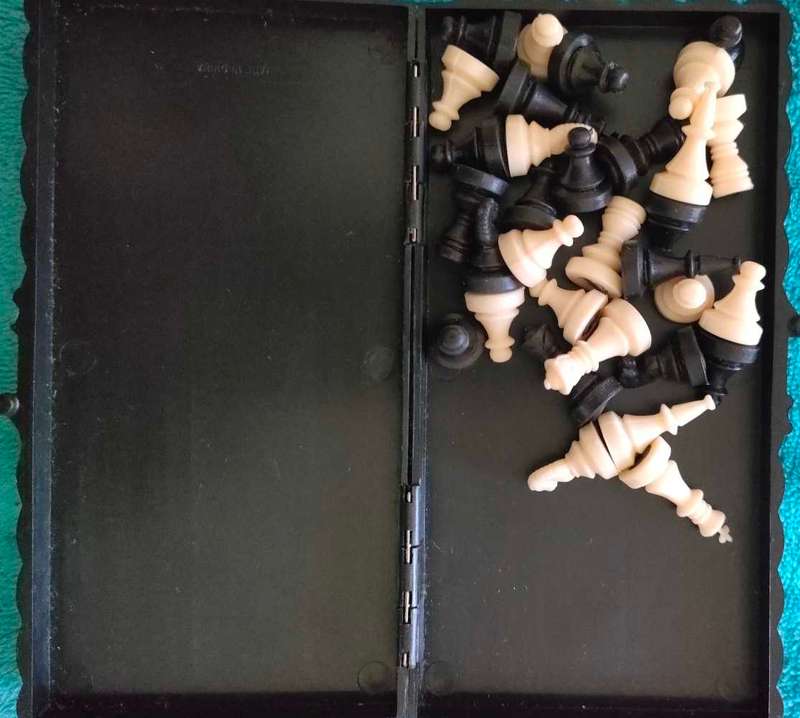 Pocket Magnetic Chess Set