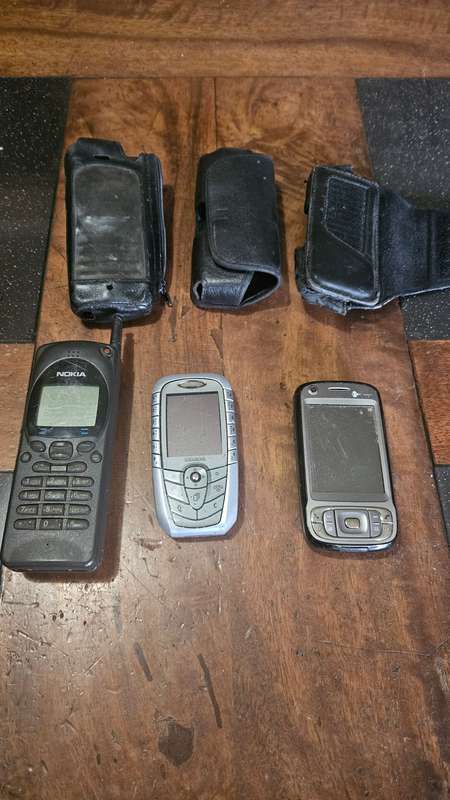 Cell Phone Lot