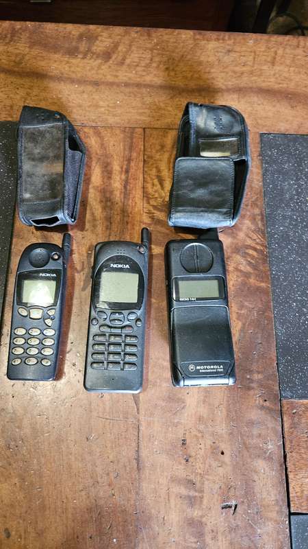 Cell Phone Lot
