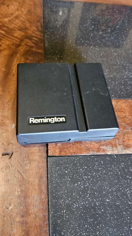Remington De Lux Men's Rechargeable  Shaver