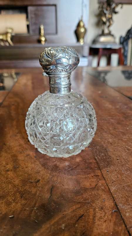 Beautiful Vintage Hall Marked Perfume Bottle