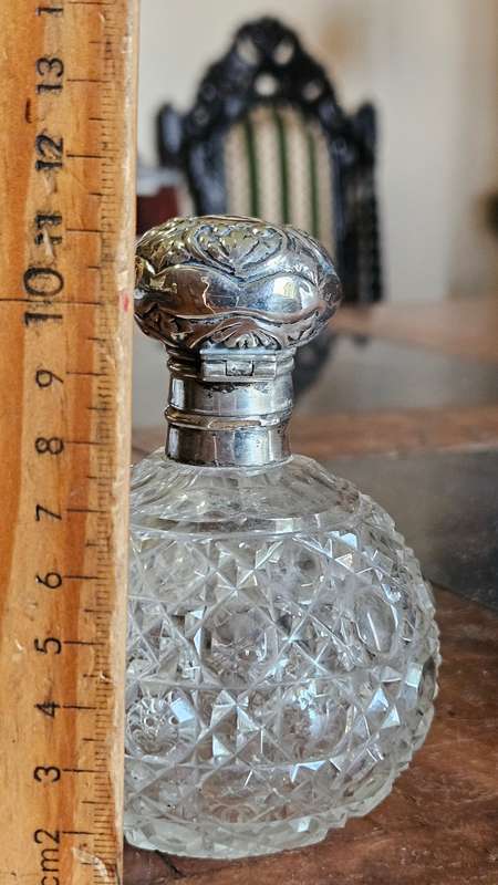 Beautiful Vintage Hall Marked Perfume Bottle