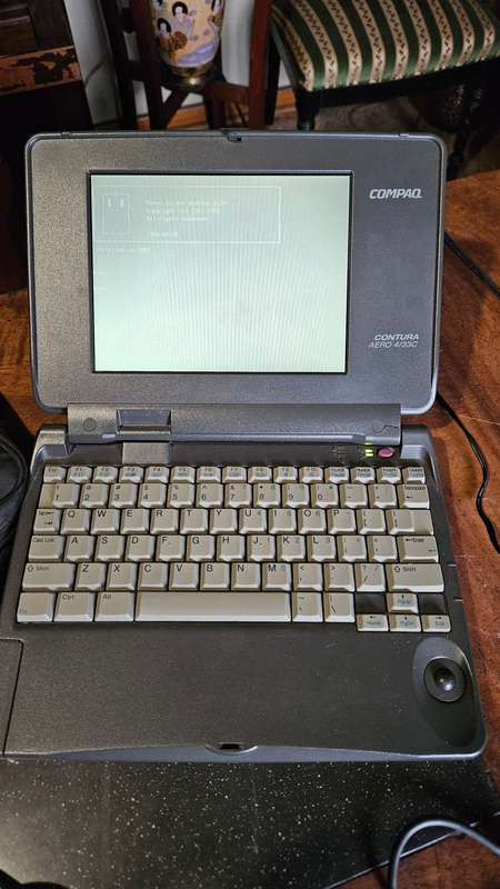 Compaq Contura Aero 4/33C Series 2830A