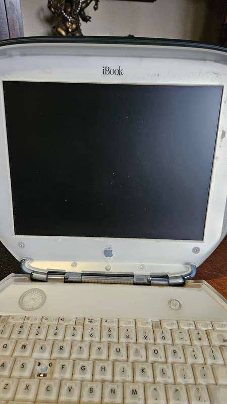 Apple I-Book Computer - MY Family No: M2453